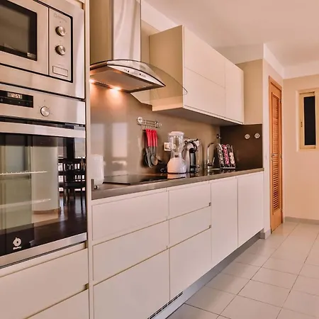 Appartement In The Heart Of Cruz, Parking, Netflix, Aircon